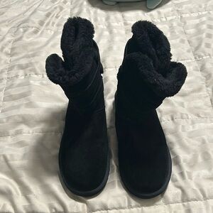 Never worn, Kollaburra Uggs, size 8, color is black